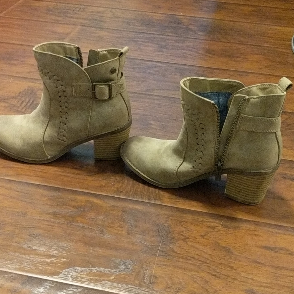 Roxy boots